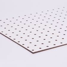 [T3-0131] CARTON PIEDRA PERFORADO BLANCO 4' X 8' SM